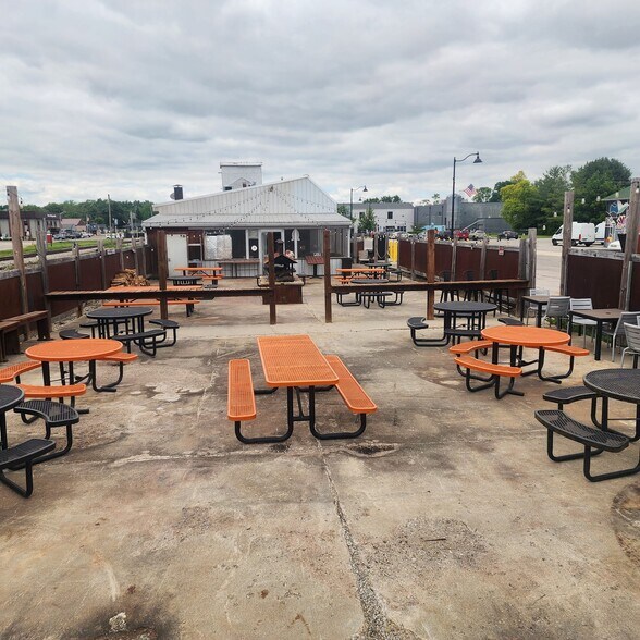 More Photos Of 82 S Baldwin St, Bargersville Restaurant For Lease