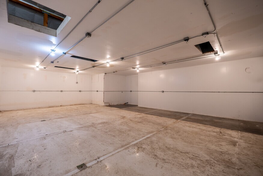 More Photos Of 5261-5265 E Washington Blvd, Commerce Warehouse For Sale