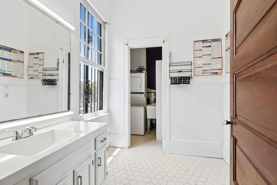 More Photos Of 2926 Canal St, New Orleans Office Residential For Sale