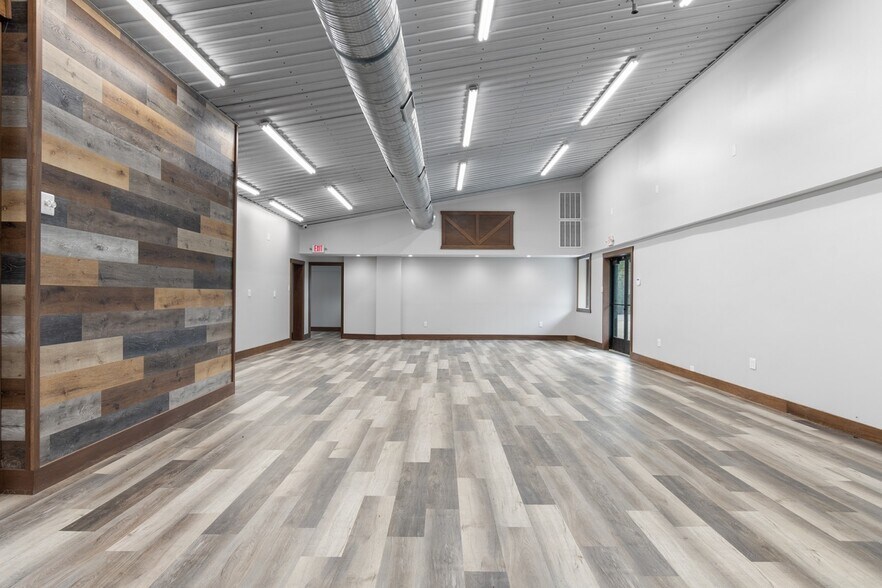 More Photos Of 4291 Manchester Ave NW, North Lawrence Office For Sale