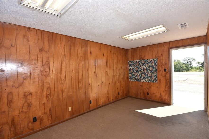 More Photos Of 3554 S Robinson Dr, Robinson Warehouse For Sale