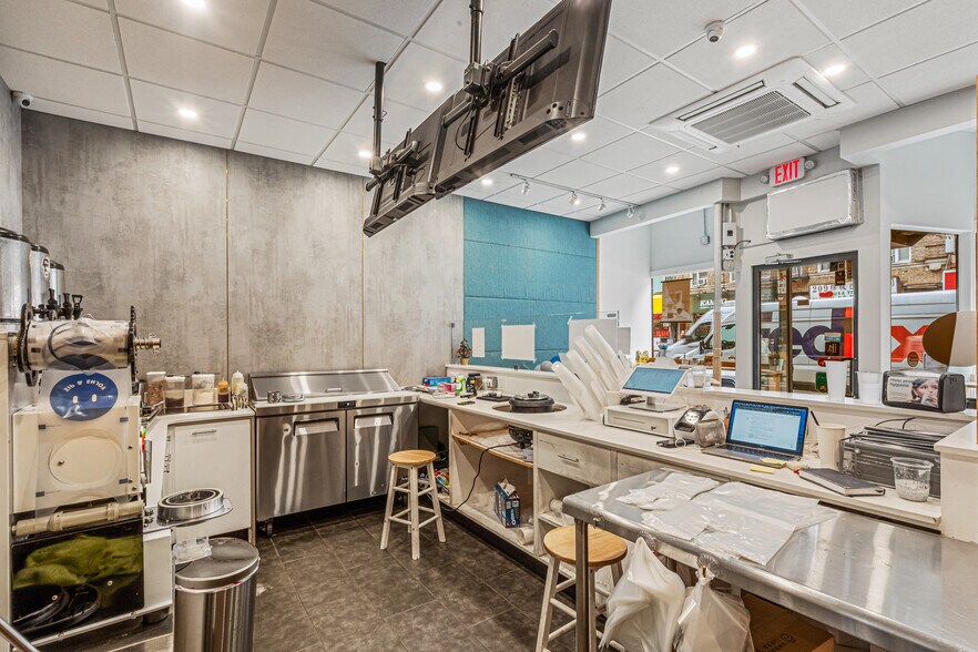 More Photos Of 208 Grand St, New York Apartments For Lease