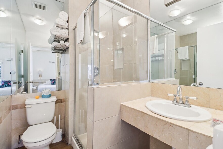 More Photos Of 370 Orange Ave, Coronado Hotel For Sale