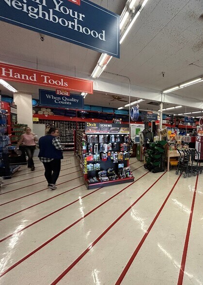 More Photos Of 516 W Hopi Dr, Holbrook Freestanding For Sale