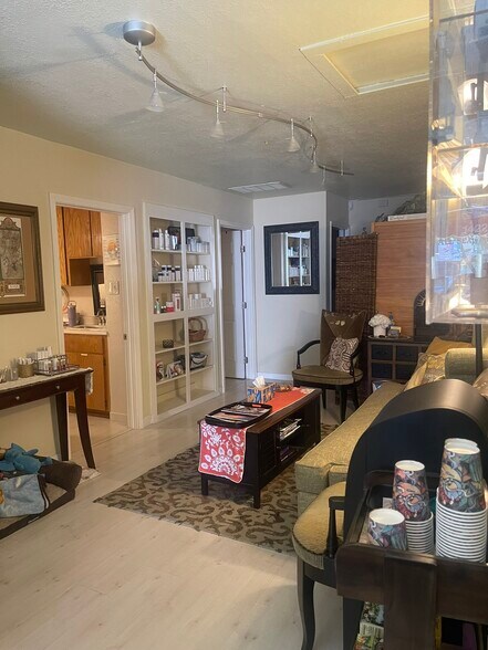 More Photos Of 1422 28th St, Sacramento Storefront Retail Office For Lease