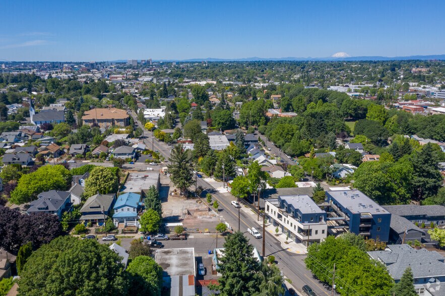 More Photos Of 1407 SE Cora St, Portland Restaurant For Sale