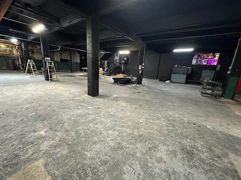 More Photos Of 2600-2604 W Fond Du Lac Ave, Milwaukee Manufacturing For Sale
