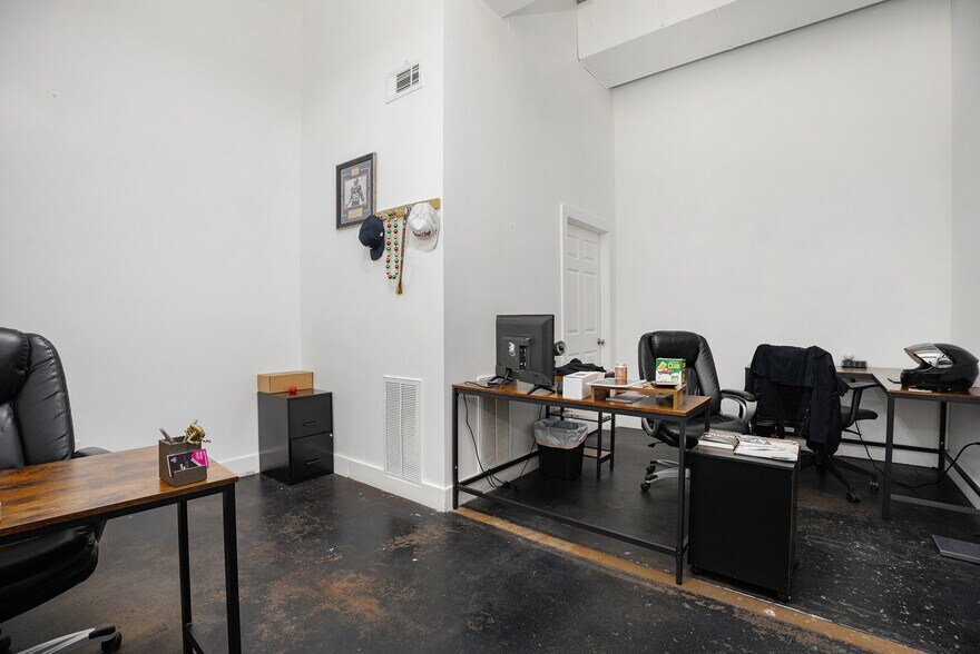 More Photos Of 6933 Olson Ln, Pasadena Service For Sale