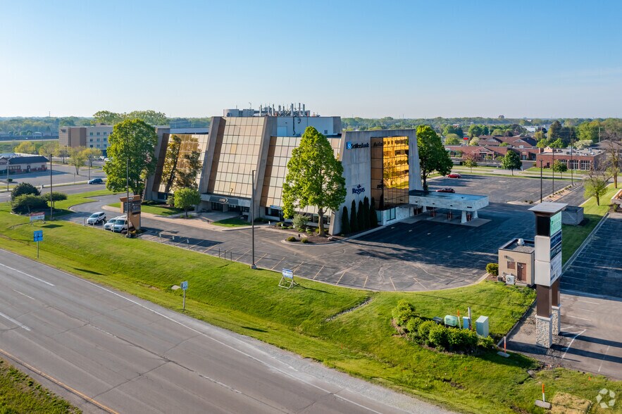 More Photos Of 4321 W College Ave, Appleton Office For Lease