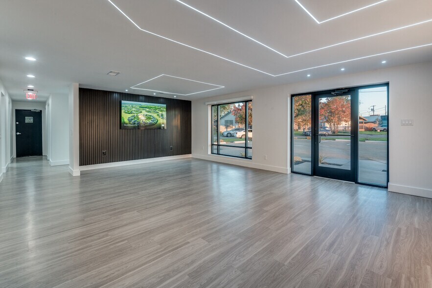 More Photos Of 6550 Lemmon Ave, Dallas Storefront Retail Office For Lease