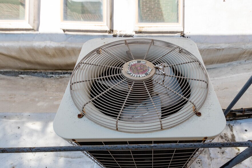 More Photos Of 115 W Saratoga St, Baltimore Storefront Retail Residential For Sale