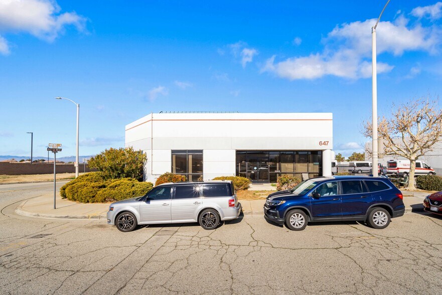 More Photos Of 647 W Avenue L 14, Lancaster Service For Lease