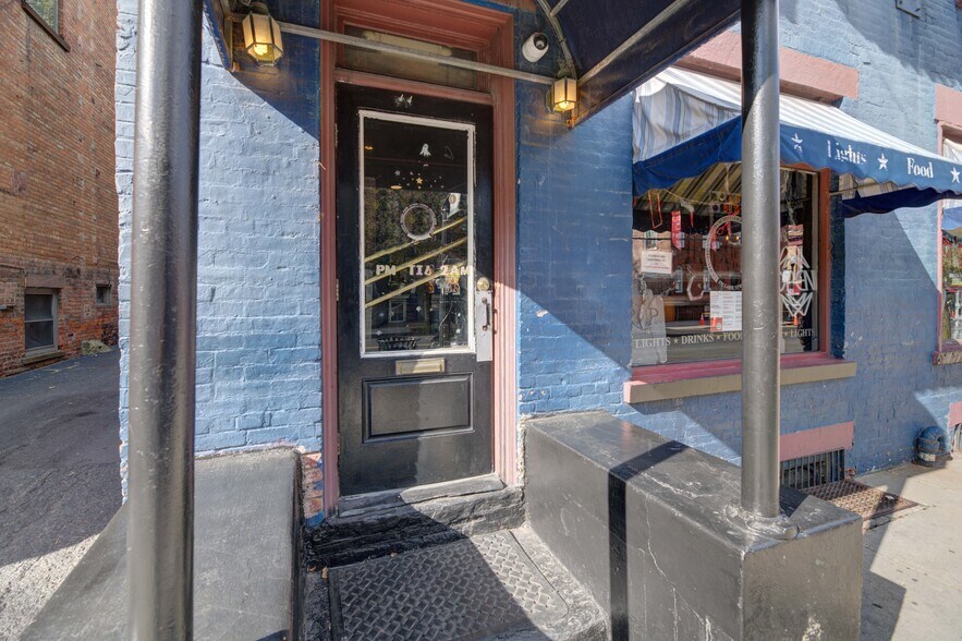 More Photos Of 275 Lark St, Albany Bar For Sale