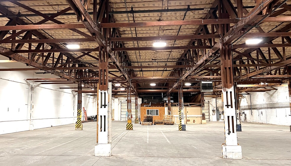 More Photos Of 929 SW University Blvd, Topeka Warehouse For Lease