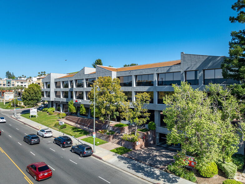 Primary Photo Of 20700 Ventura Blvd, Woodland Hills Loft Creative Space For Sale