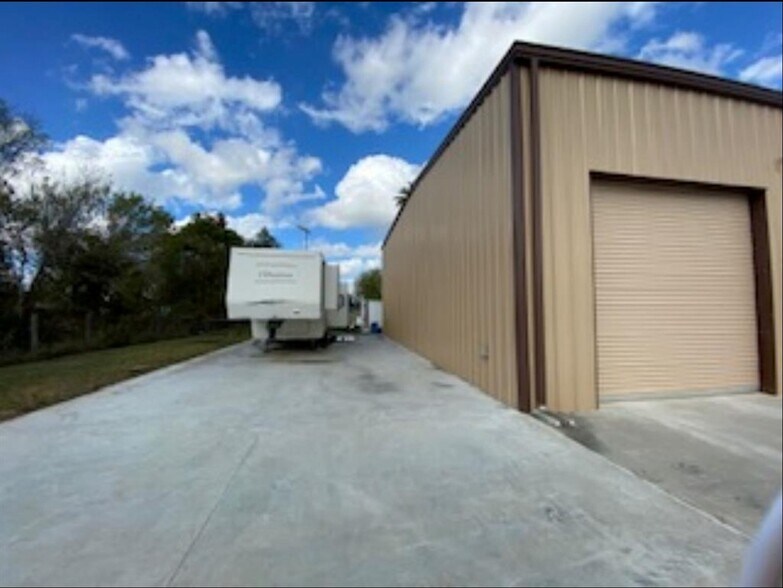 More Photos Of 5901 County Road 675B, Rosharon Warehouse For Sale