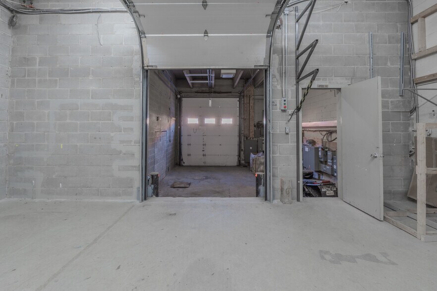 More Photos Of 8540 Av 10e, Montréal Warehouse For Sale