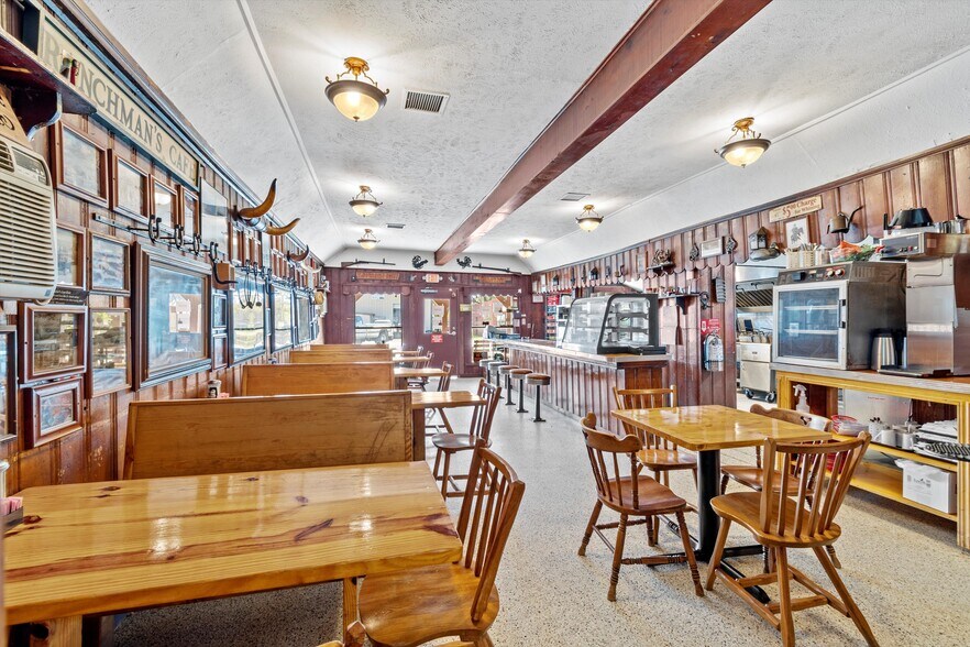 More Photos Of 110 W Bailey St, Ponder Restaurant For Sale