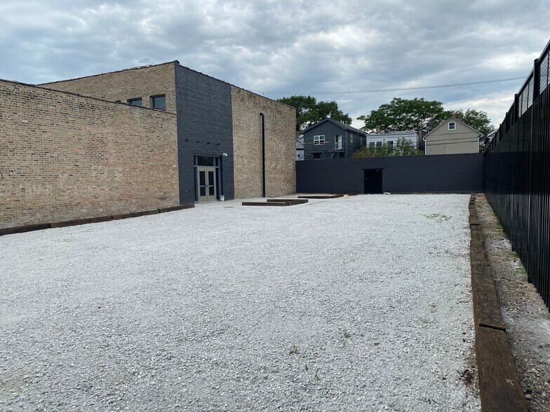 More Photos Of 1727 W 21st St, Chicago Office For Lease