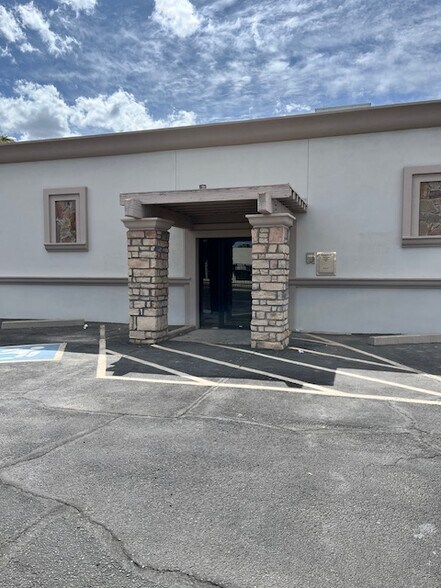 More Photos Of 1006 W Adams St, Phoenix Medical For Lease
