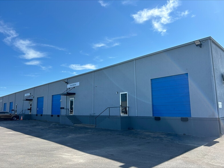 More Photos Of 5721 E Rosedale St, Fort Worth Unknown For Lease