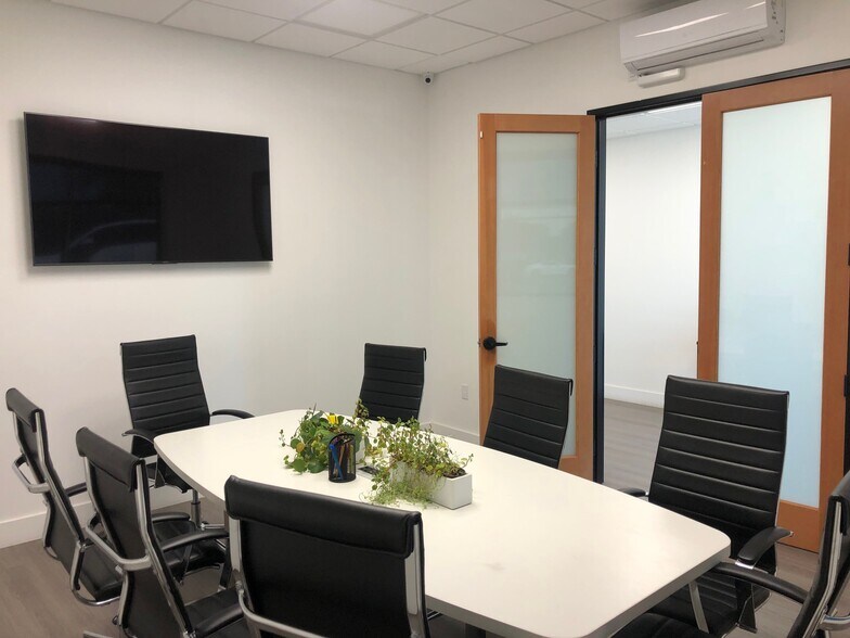 More Photos Of 16619 S Broadway St, Gardena Flex For Lease