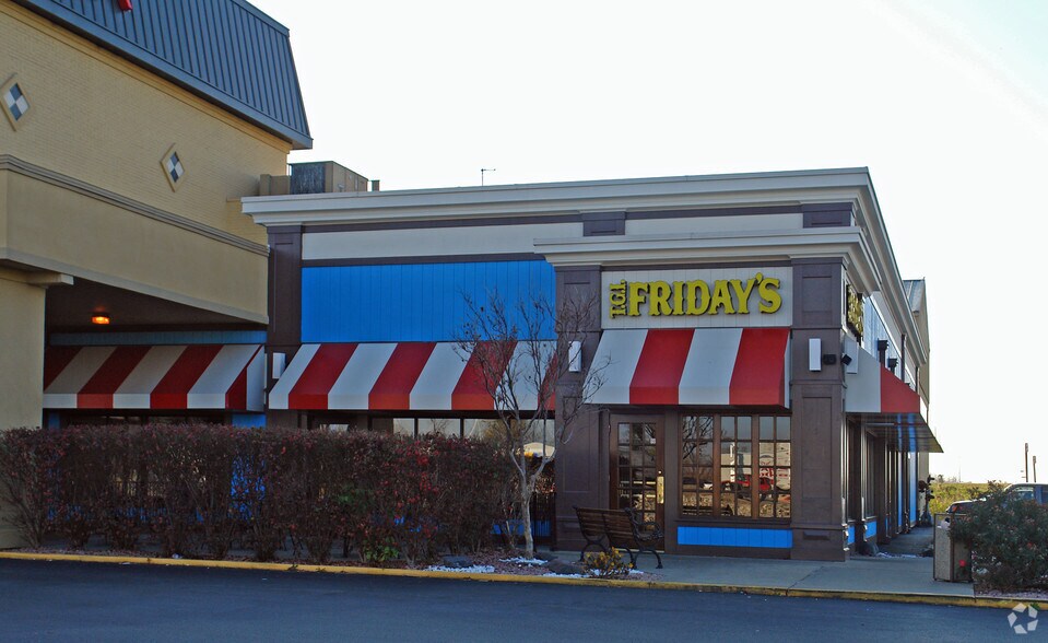 More Photos Of 6900 N Illinois St, Fairview Heights Restaurant For Lease