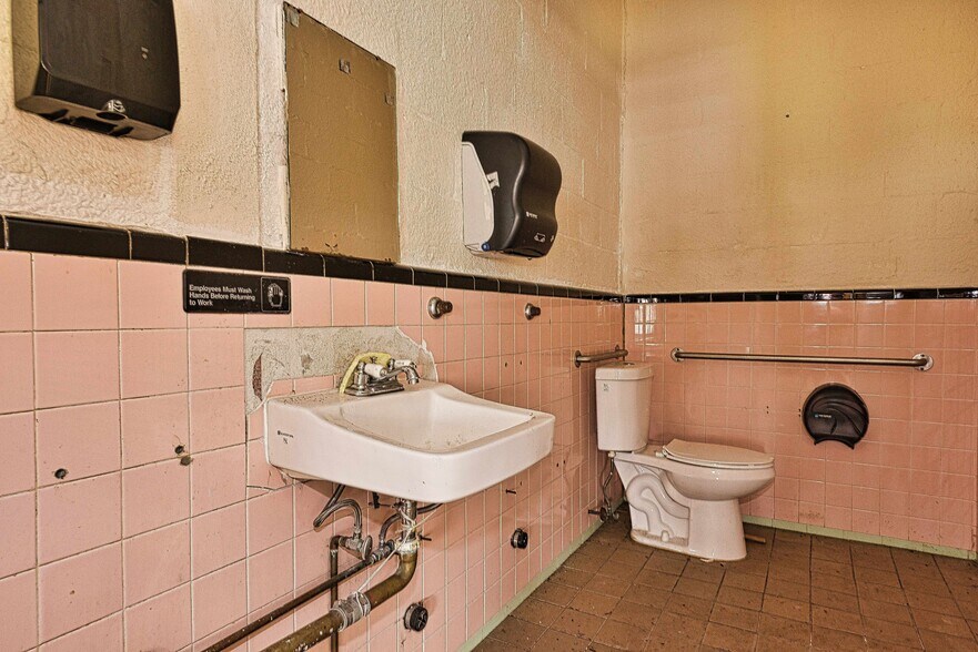 More Photos Of 80 E Main St, Huntington Freestanding For Sale