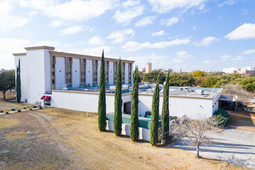 More Photos Of 441 Rio Concho Dr, San Angelo Hotel For Sale