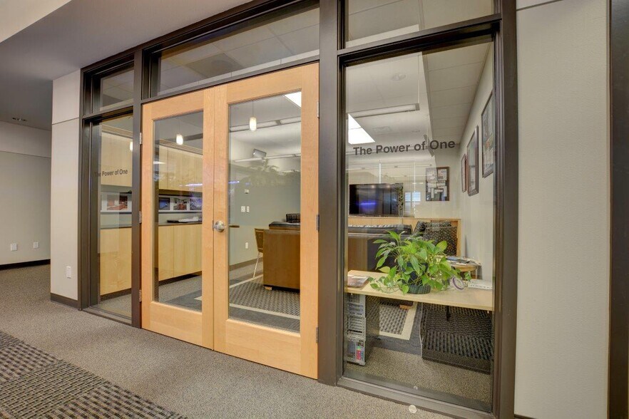 More Photos Of 444 S Haskell St, Central Point Office For Lease