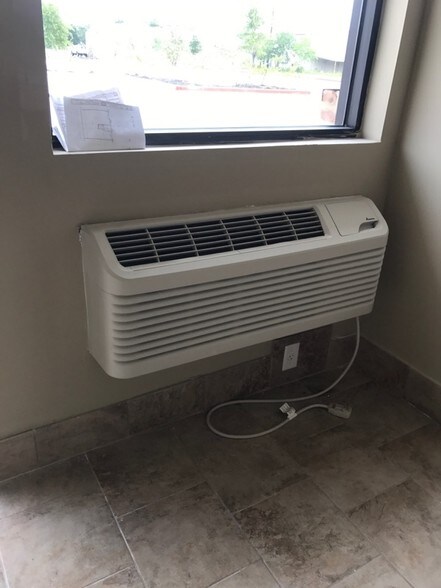 More Photos Of 5929 Bardet St, Pearland Warehouse For Lease