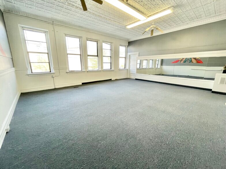 More Photos Of 214-228 Msgr Kemezis Pl, Elizabeth Schools For Lease