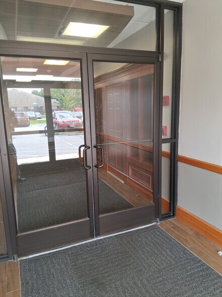 More Photos Of 7655 Five Mile Rd, Cincinnati Medical For Sale