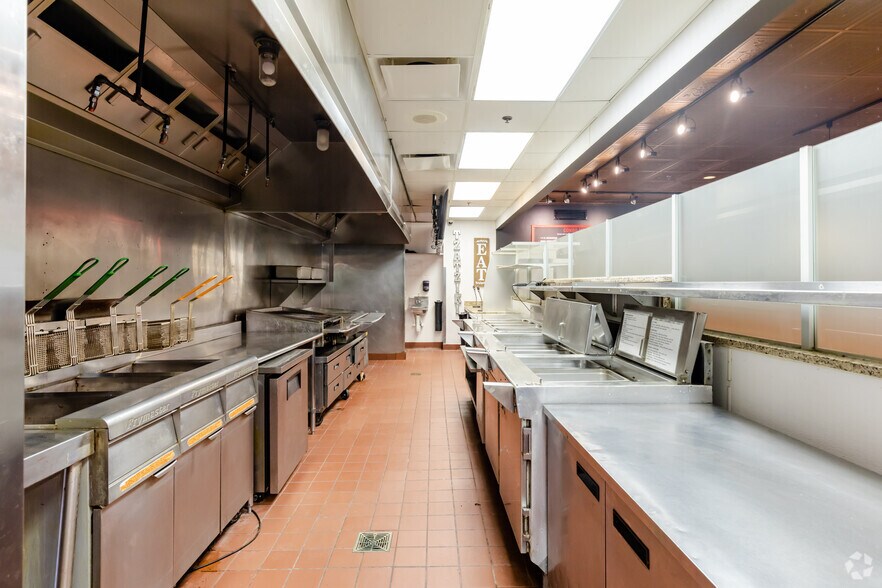 More Photos Of 551 S 8th St, West Dundee Restaurant For Sale