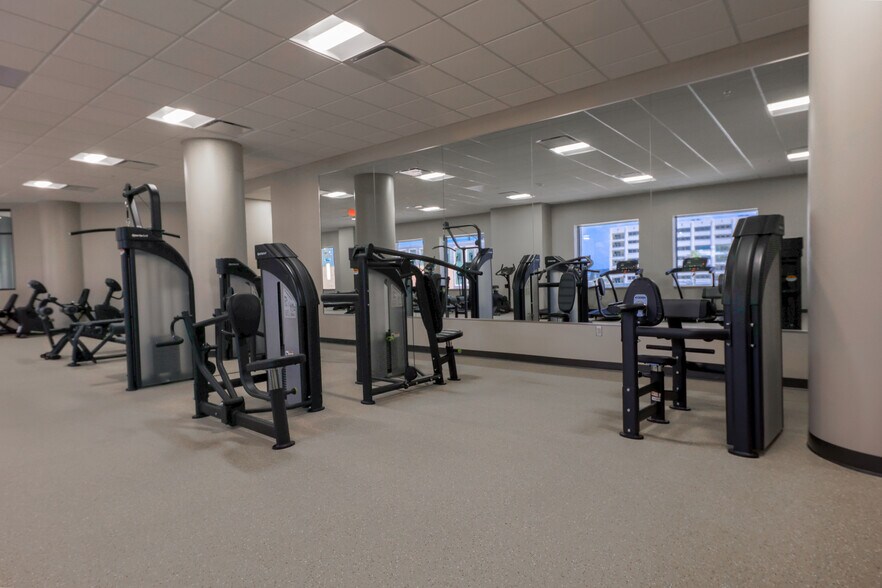 More Photos Of 802 N Carancahua St, Corpus Christi Office For Lease