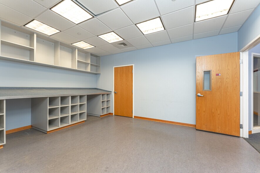 More Photos Of 131 Leeder Hill Dr, Hamden Warehouse For Sale