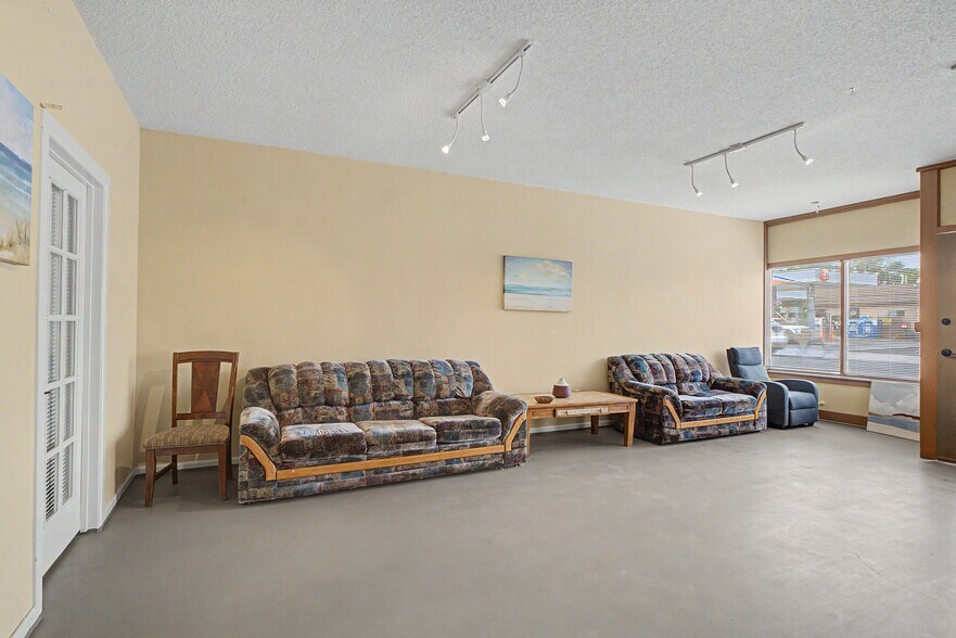 More Photos Of 330 Main Ave E, Soap Lake Freestanding For Lease
