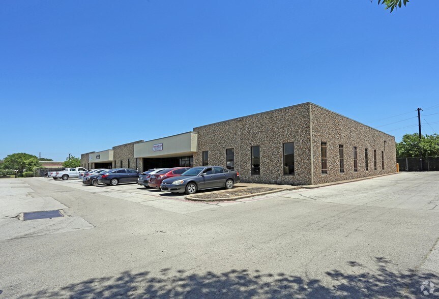 More Photos Of 2636 Walnut Hill Ln, Dallas Light Manufacturing For Lease