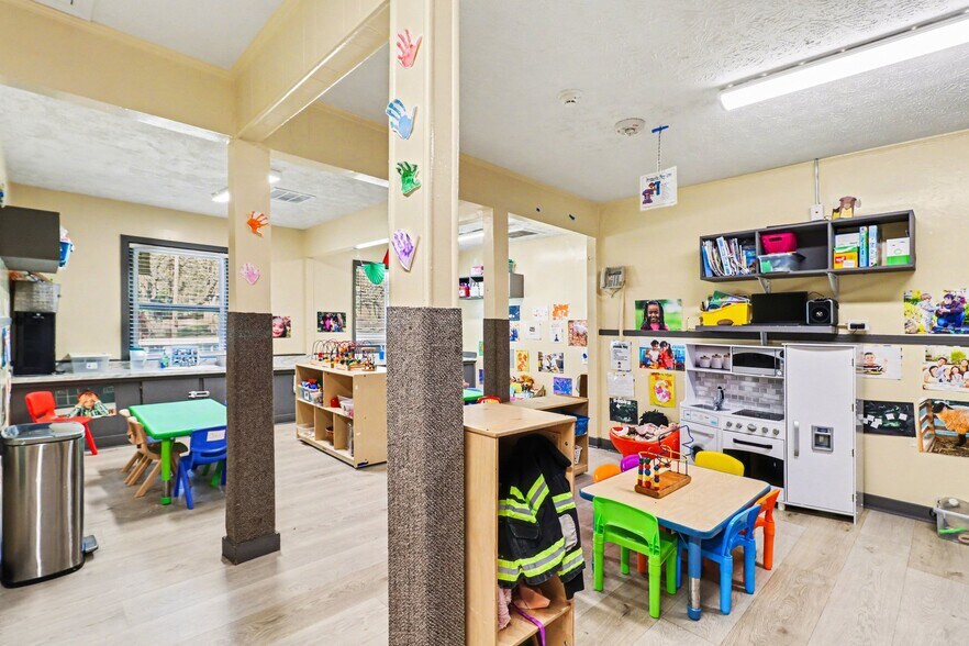 More Photos Of 983 Forest Ave, Forest Park Daycare Center For Sale