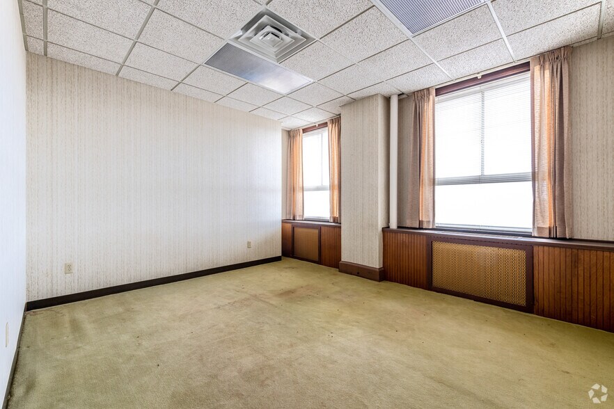 More Photos Of 126 Central Plaza North, Canton Office For Lease