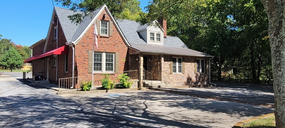 More Photos Of 2416 Memorial Blvd, Springfield Storefront Retail Office For Sale