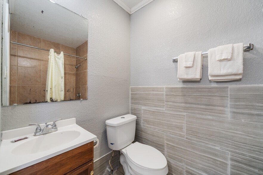 More Photos Of 309 S Fulton Beach Rd, Rockport Hotel For Sale