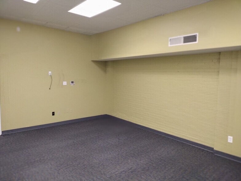 More Photos Of 15-17 S Oak St, Union Medical For Sale
