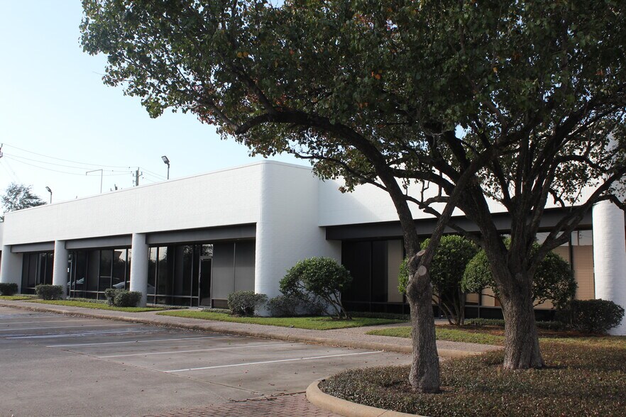 More Photos Of 1000 N Post Oak Rd, Houston Unknown For Lease