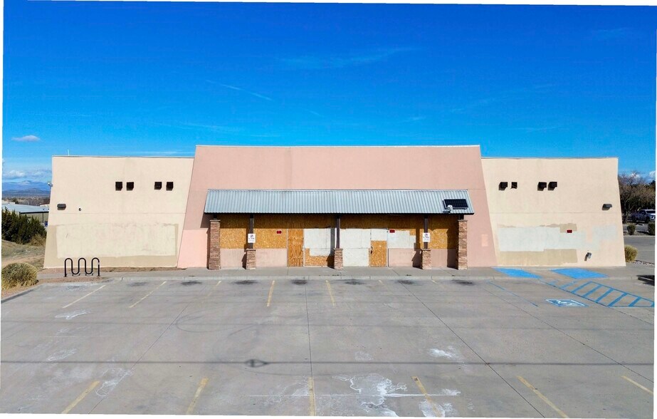 Primary Photo Of 6629 Airport Rd, Santa Fe Freestanding For Sale