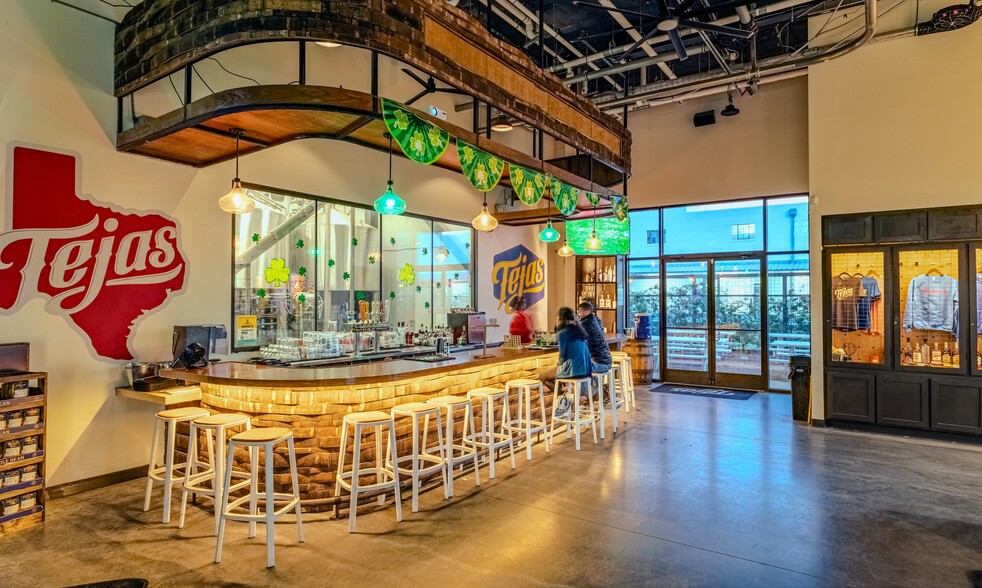 More Photos Of 2101 Summer St, Houston Freestanding For Lease