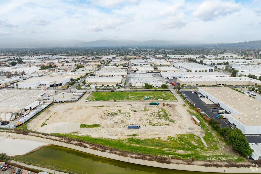 More Photos Of 15010 Don Julian Rd, City Of Industry Manufacturing For Lease