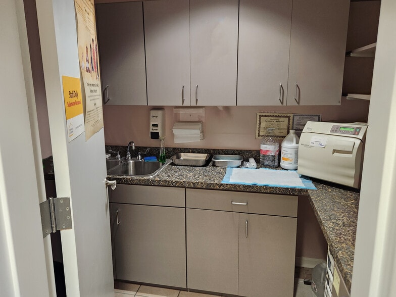 More Photos Of 4700 Erie St, College Park Office For Sale
