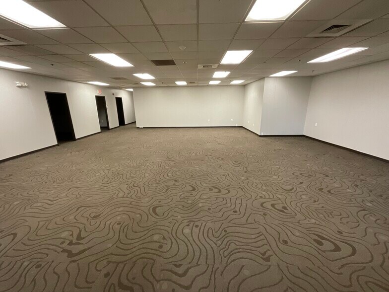 More Photos Of 5501 Island River Dr, Knoxville Light Distribution For Lease