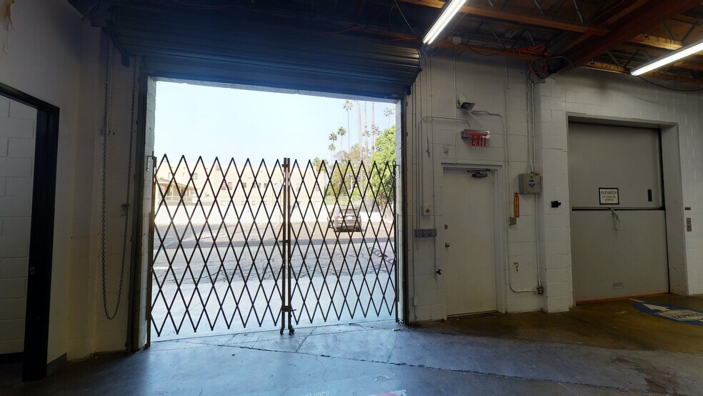 More Photos Of 6151-6159 Santa Monica Blvd, Los Angeles Showroom For Lease